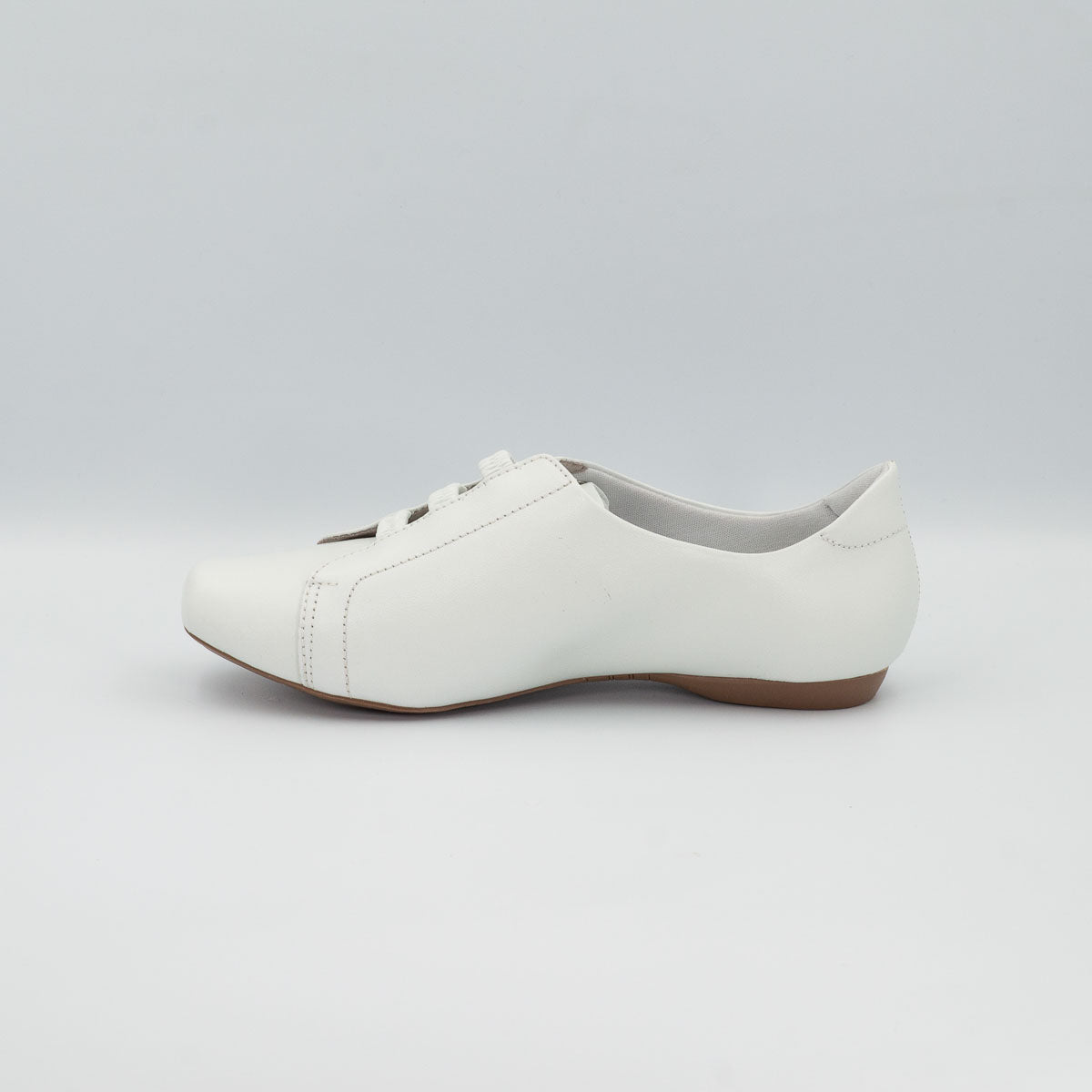 Terraloom Pau-Brasil vegetal off-white shoes - left side profile view