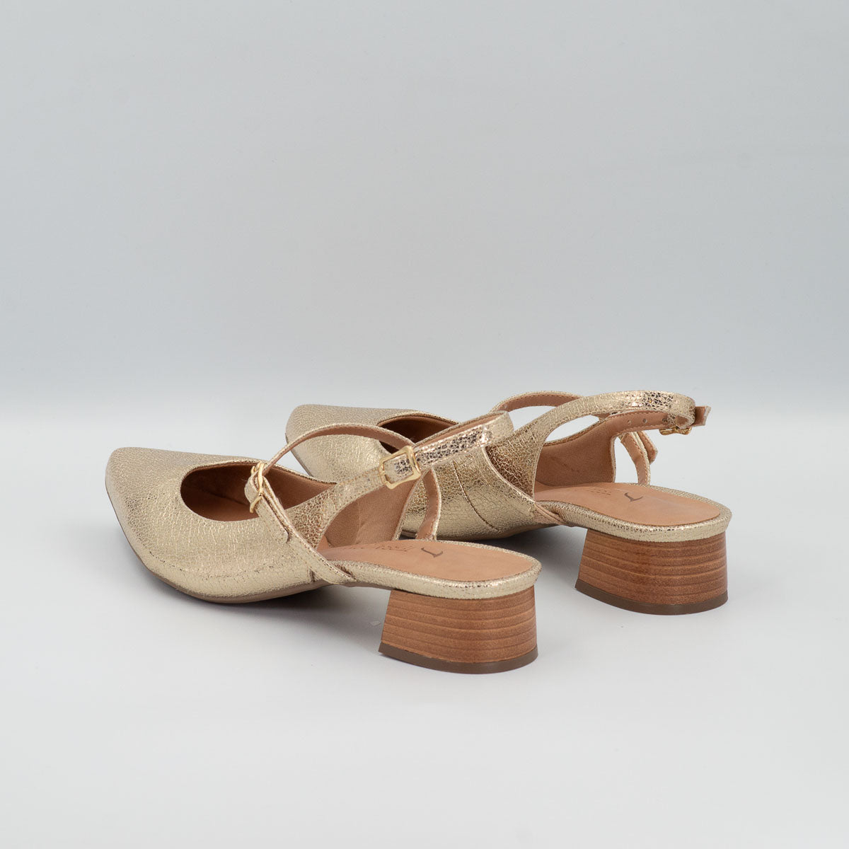 Pequi pumps - three-quarter angle view comfortable