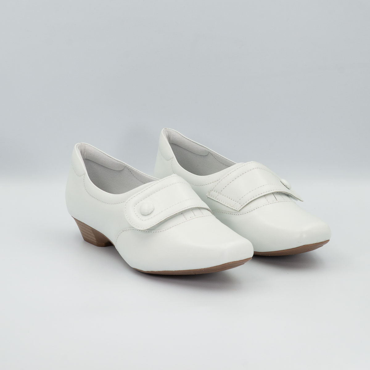 Terraloom Peroba shoes in vegetal off-white - pair view alternative colour