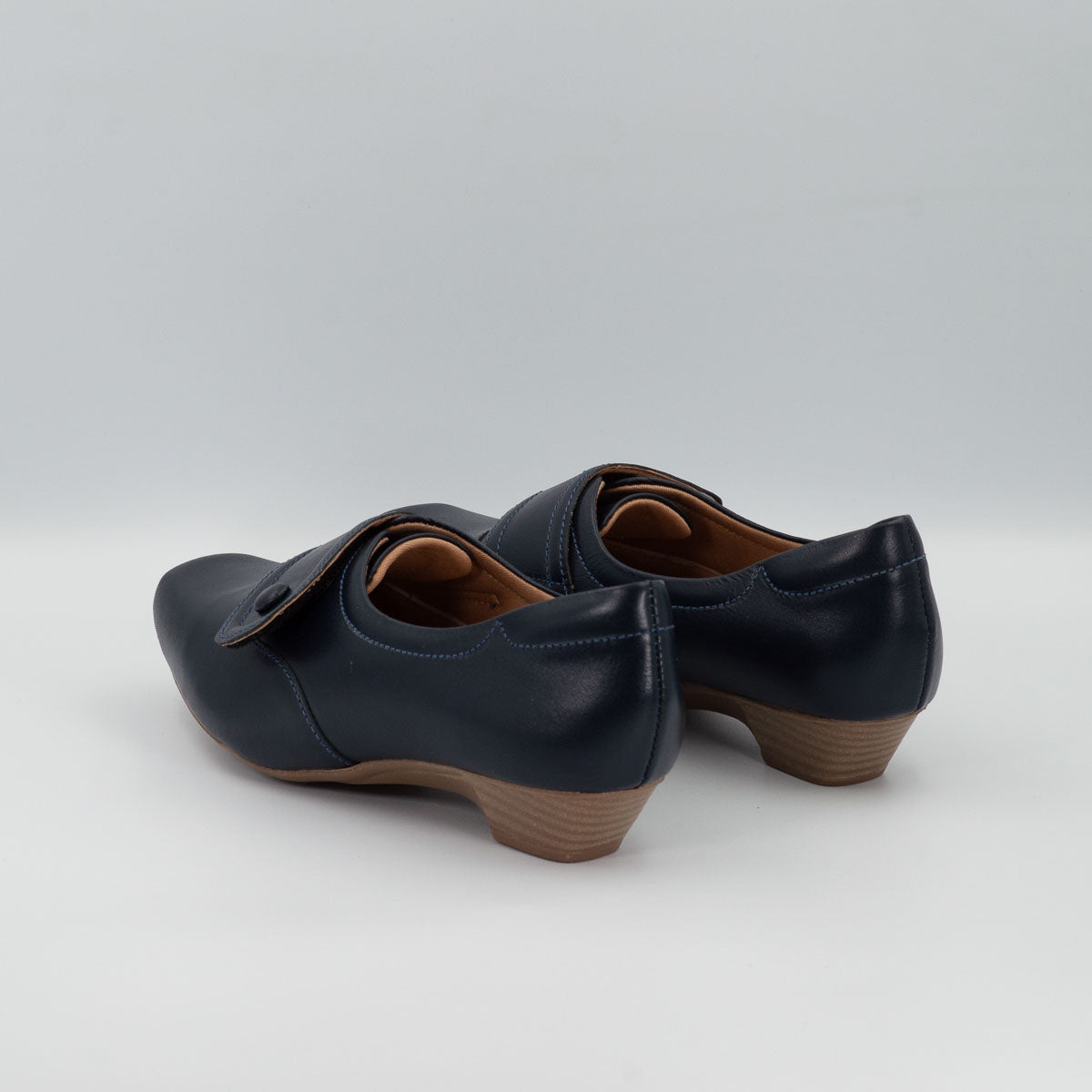 Peroba shoes - three-quarter angle view comfortable