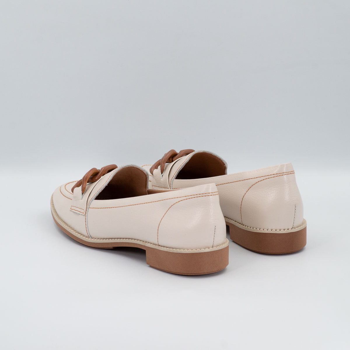 Pitanga loafers - three-quarter angle view comfortable