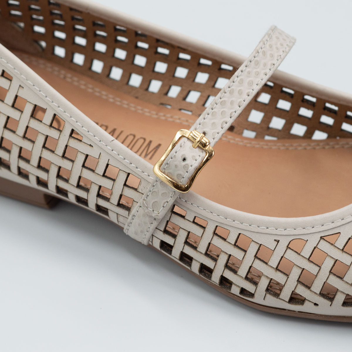 Açaí flat - close-up detail view vegetal off-white leather comfortable