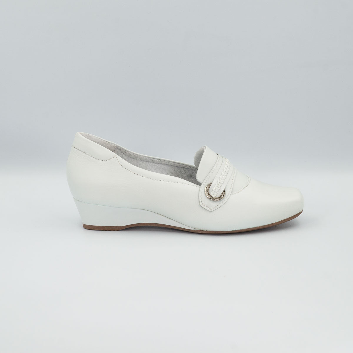 Sapucaia comfortable shoes - right side profile view vegetal off-white