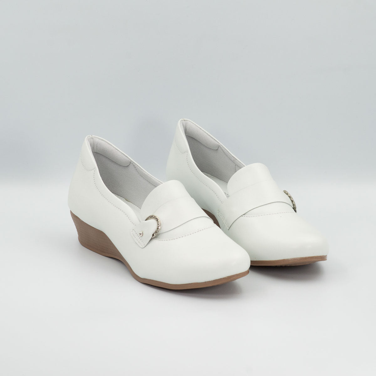 Comfortable Terraloom Seringueira white comfort stacked low wedge shoes - pair view