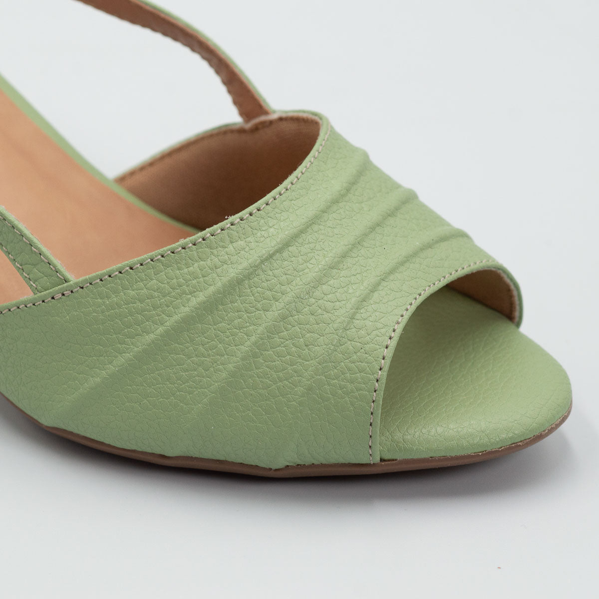Terraloom Orquídea sandal - close-up detail view floater pistachio leather