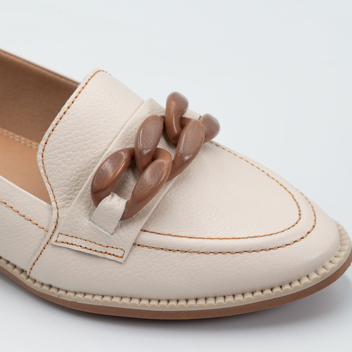 Terraloom Pitanga loafer - close-up detail view floater off-white leather