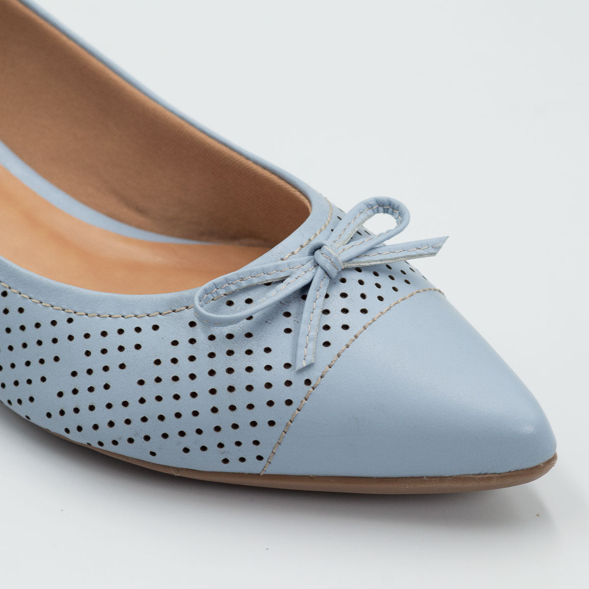 Alecrim pump - close-up detail view vegetal capri leather comfortable