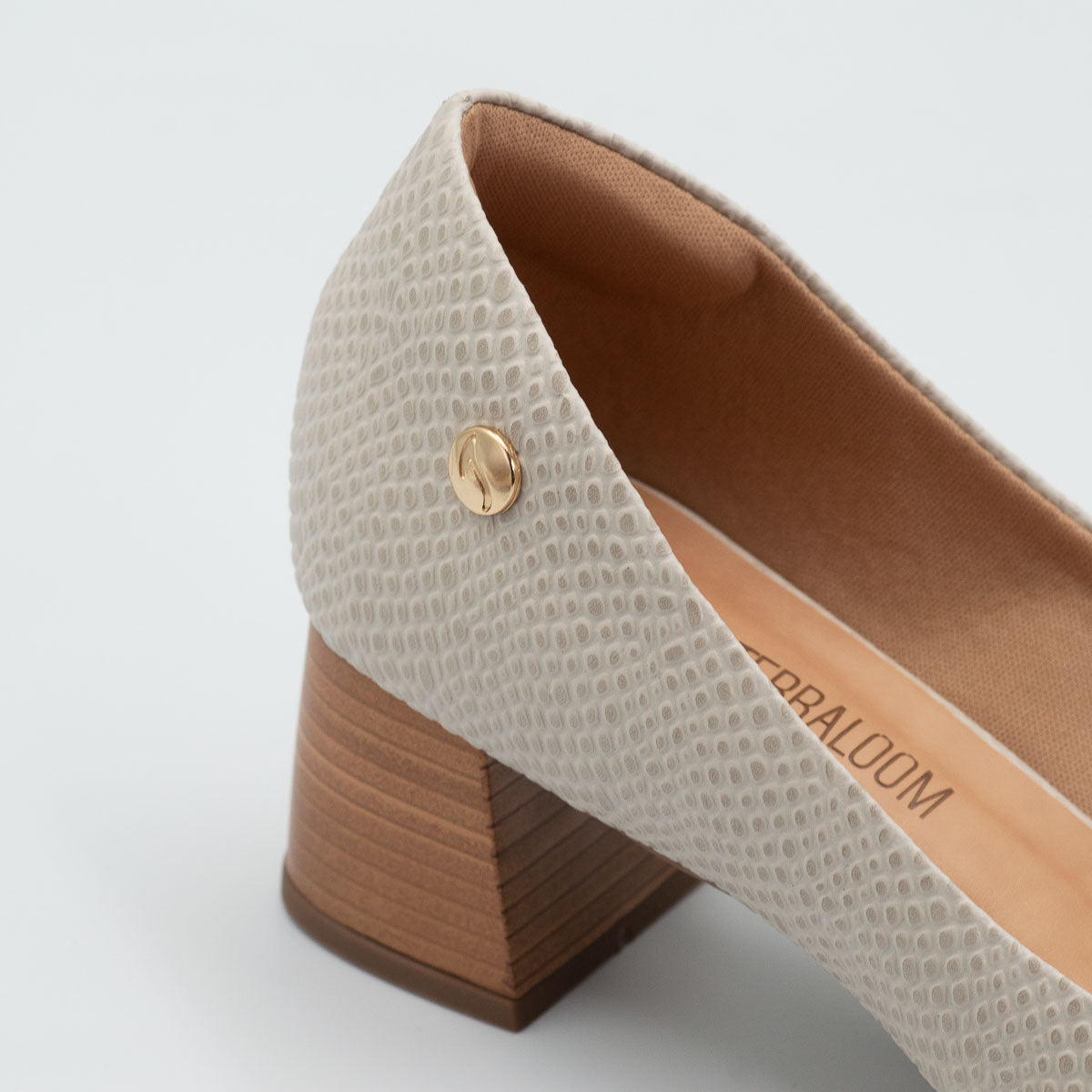 Terraloom Erva-doce pump - close-up detail view scale off-white leather