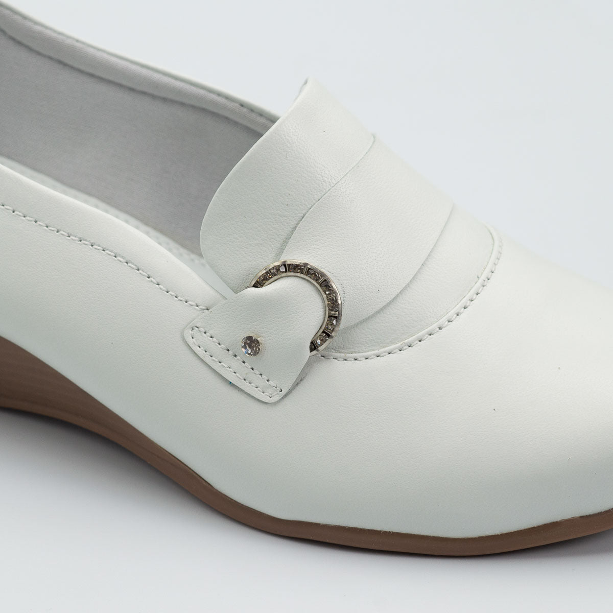 Terraloom Seringueira shoe - close-up detail view white leather